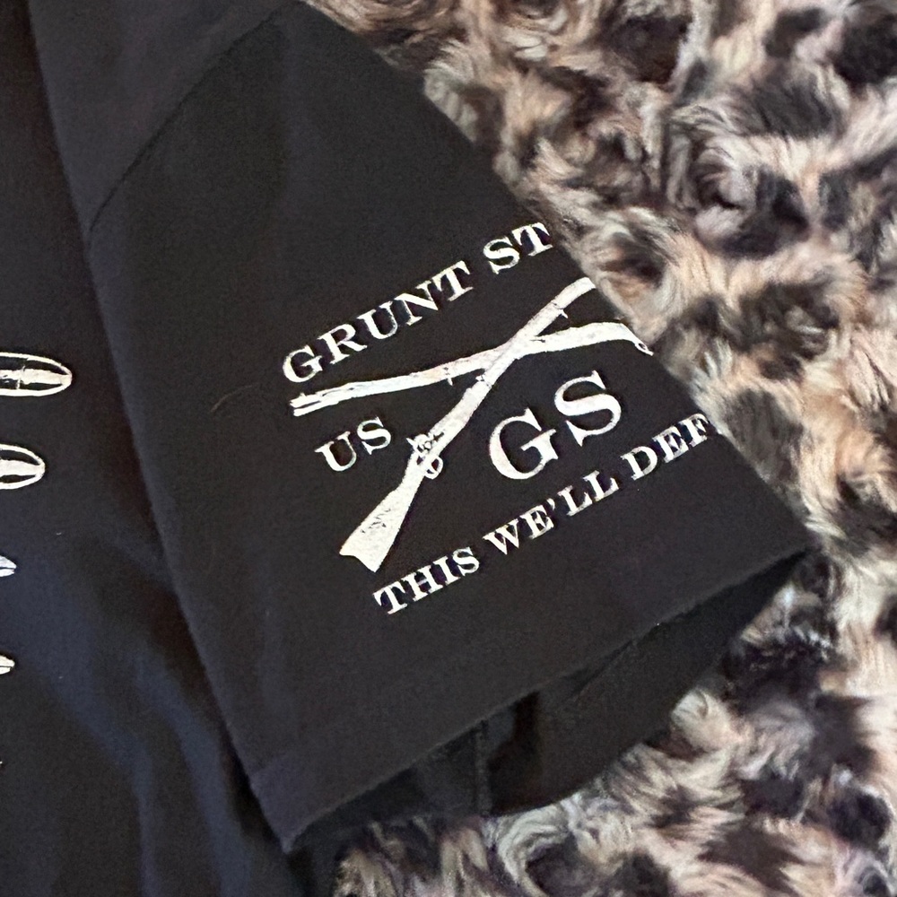GRUNT STYLE medium T-shirt with bullet flag design - Picture 5 of 14
